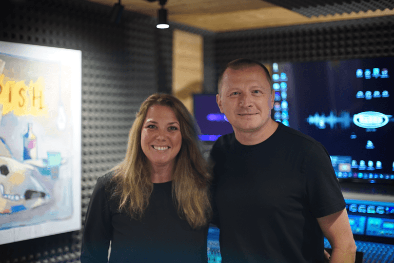 Marta Fabiánová (TCC online) a Tomáš Pospíchal (Ivitera) při natáčení podcastu